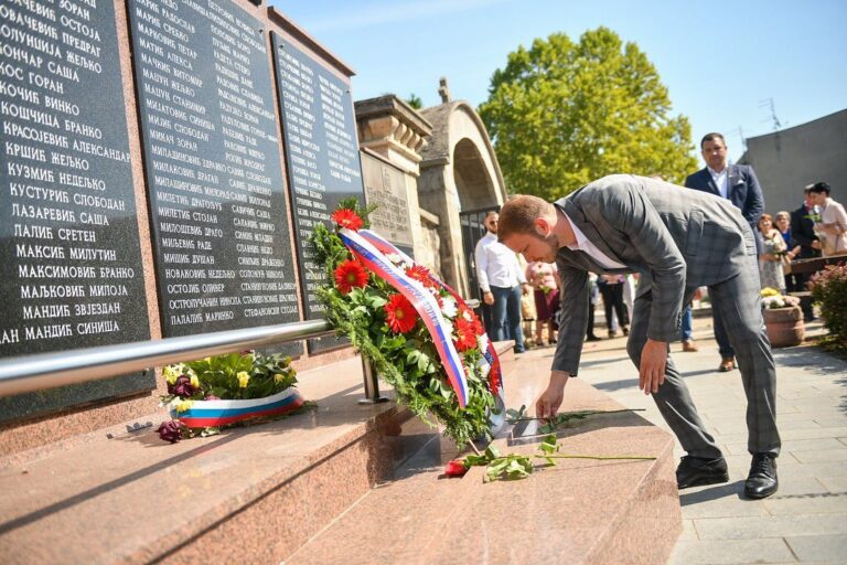 Градоначелник одао почаст погинулим и несталим жртвама Републике Српске