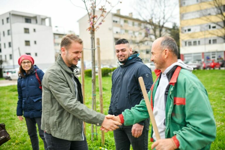 НОВИ ДРВОРЕДИ КРАСИЋЕ ГРАД: Булевар Степе Степановића добија преко 100 садница