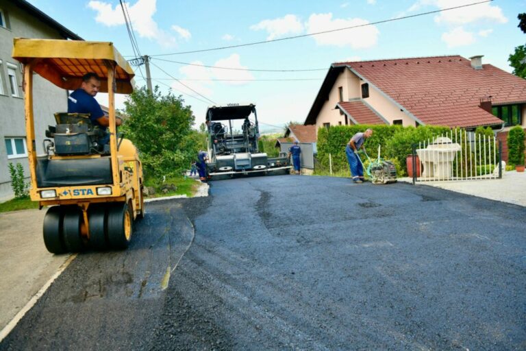 Нови асфалт у дијелу Улице Слободана Дубочанина