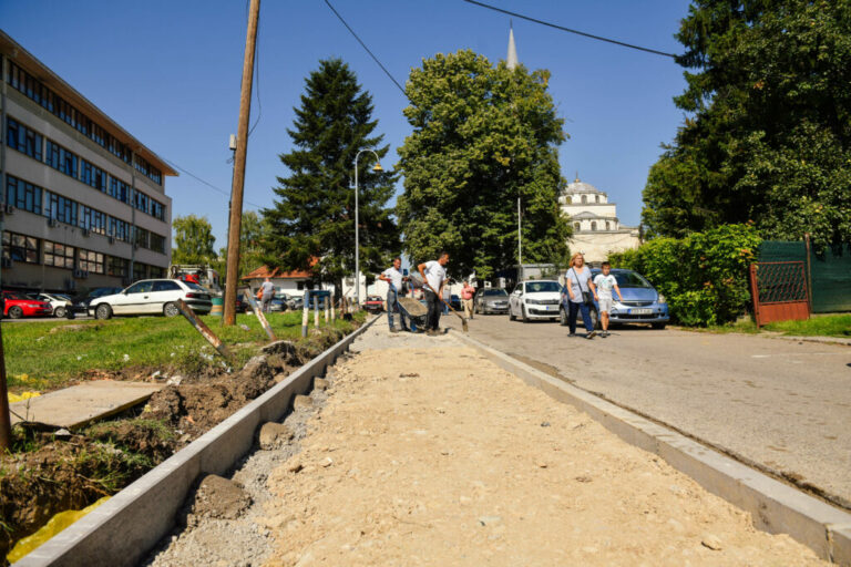 Реконструисан тротоар у Улици Патријарха Макарија Соколовића