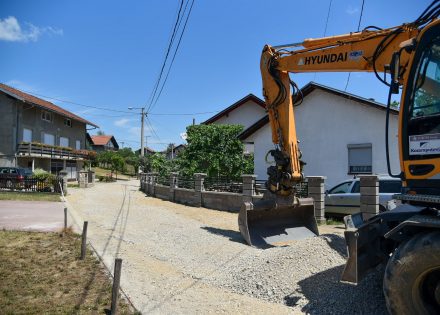 Асфалтирана улица Благоја Паровића у Залужанима